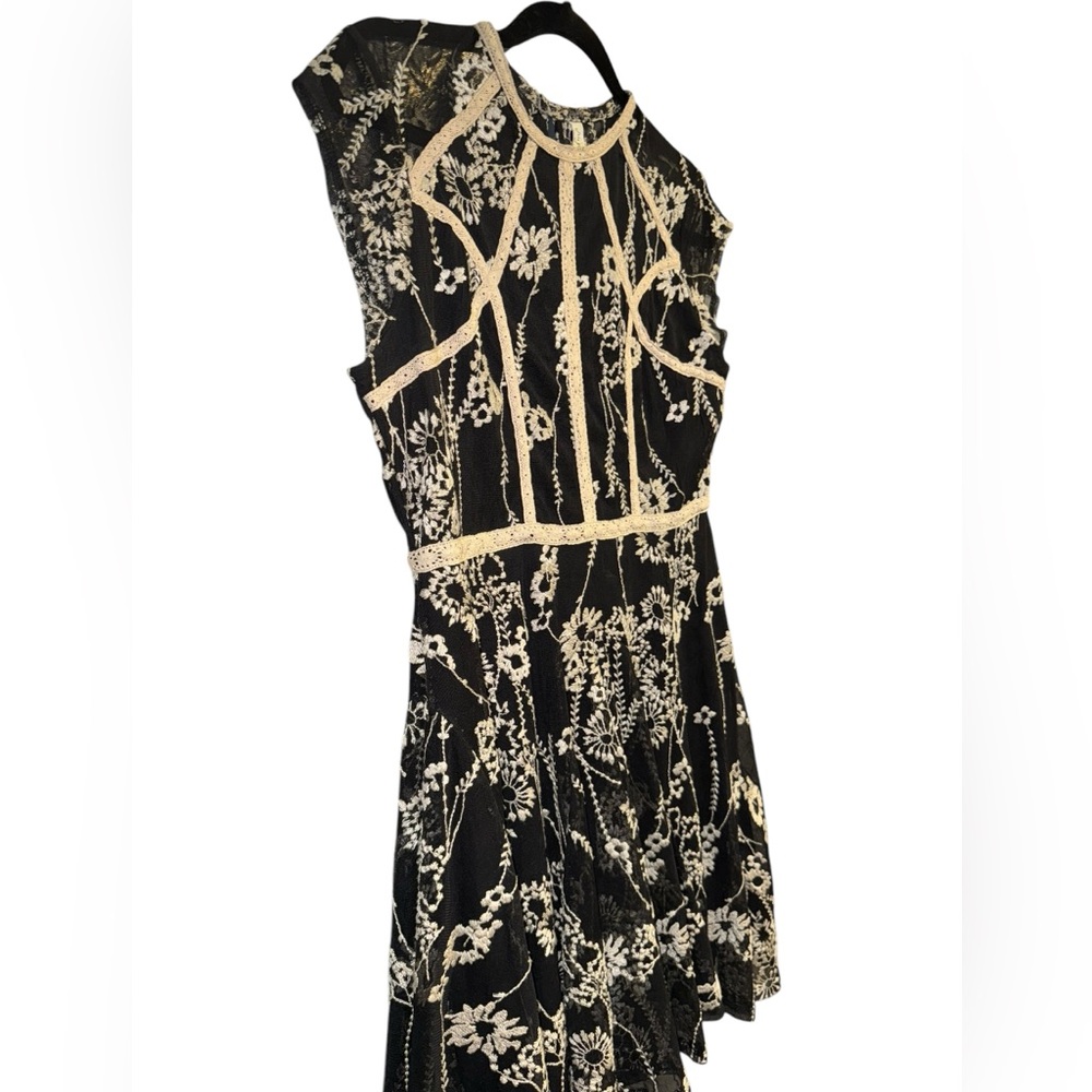 Free People Black and Ivory Women’s Burnout Style Lace Embroidered Dress - Picture 4 of 8